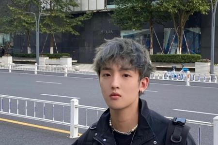 男生冷茶发色掉色后是什么颜色