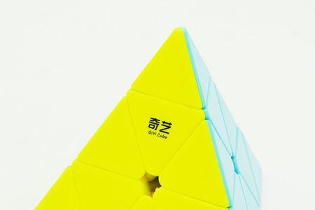 由三角形正方形组成的魔方