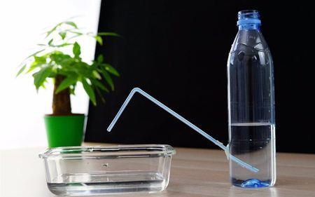 吸管杯装完水后会从杯子口溢水