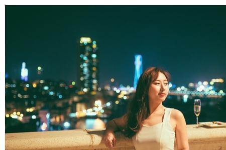 一个深夜出去玩的女孩可以追嘛