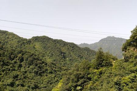 高山雄伟是词语嘛