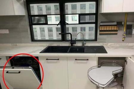 洗碗机排水口在什么位置