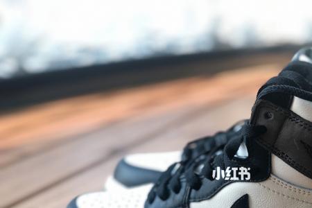倒钩aj后面的图案是什么