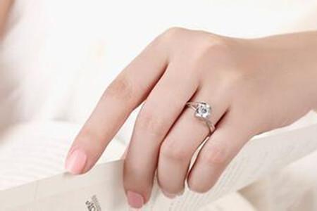 订婚戒指在订婚前可以戴吗