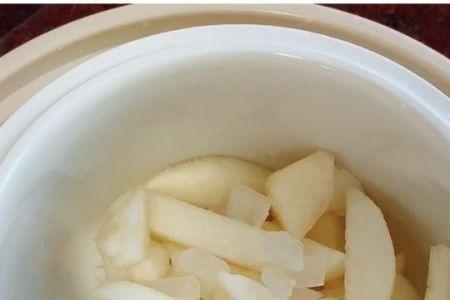 小电炖锅炖梨汤要多久