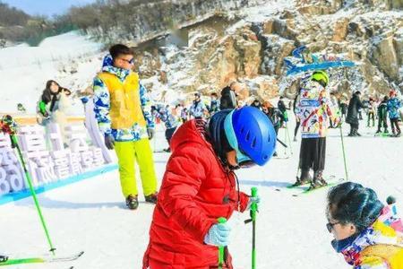国职滑雪教练证中级考试条件