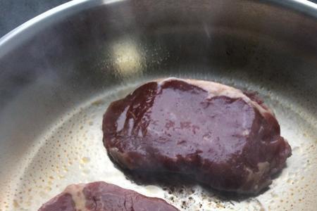 吃剩的牛排怎么加热