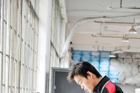 上海顺丰快递员收入12000可信么
