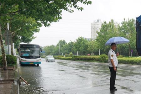 积水路面底盘振动