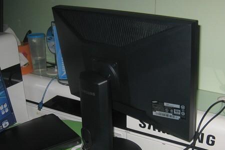 三星显示器有两根数据线怎么用