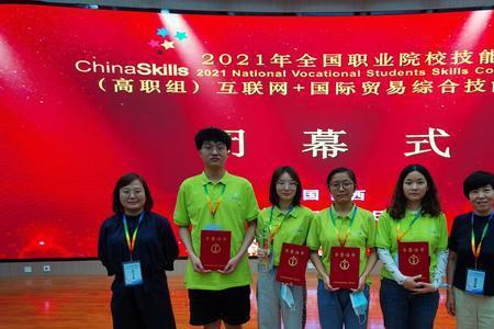 河南经贸职业学院要穿校服吗