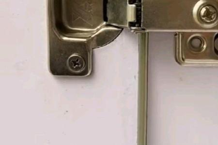 冰柜门合页坏了怎么修