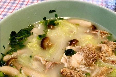 白菜腐竹粉丝汤