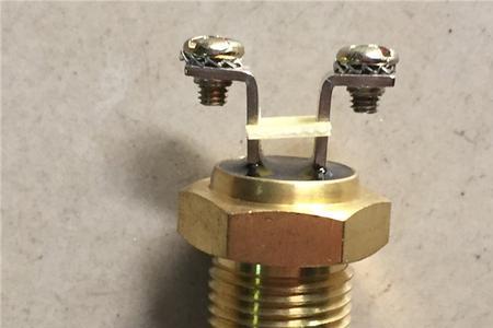 卡特320gc液压油滤芯盖漏油