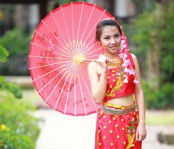 怎样形容一位能歌善舞的女人