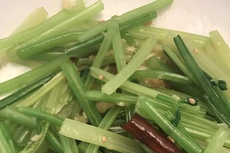 西葫芦拌芹菜的做法