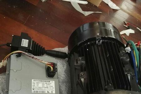轮船可以主机发电用电机推动吗