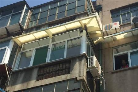 楼下雨棚噪音太大可以找谁解决