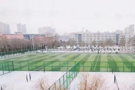 内蒙古科技大学离哪个火车站近