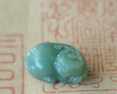 和田玉白底青是什么