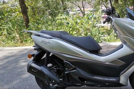豪爵uhr150扶手版什么意思