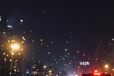 下雨天贺涵的文案
