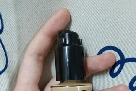 mac粉底液nc12和nc15的区别