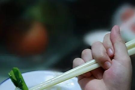 用红筷子吃饭有什么讲究
