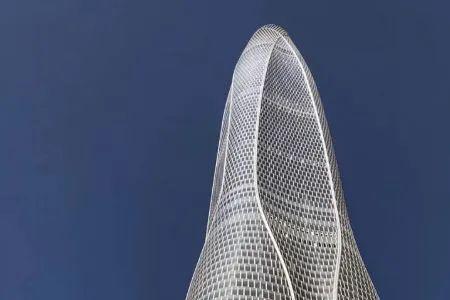 万丈高楼直耸云霄是成语吗