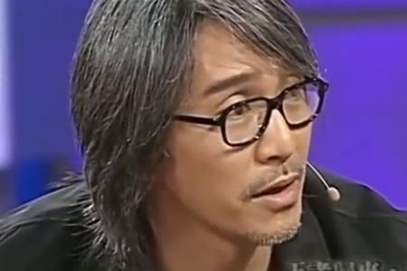 手机晚上为什么莫名其妙的笑