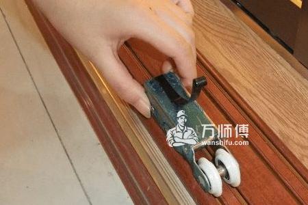 厕所推拉门需要预留轨道