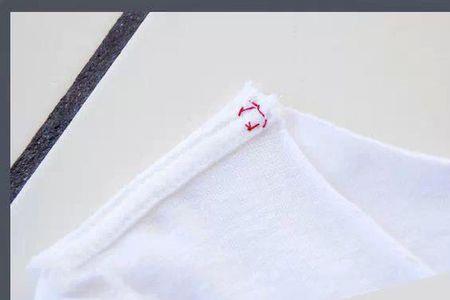 衣服后面是需要剪开吗