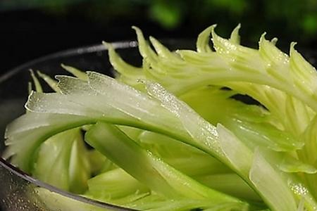 檫西芹的做法