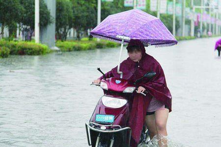 下暴雨骑电动车会损坏电瓶吗