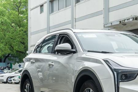 一个横加一个u是什么车