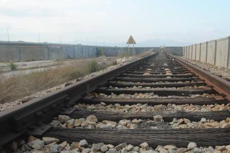 中国铁路铁轨距离是多少