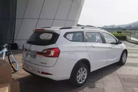 w中间一条横线是什么车