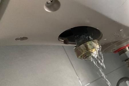 热水器排污口镁棒安装后漏水