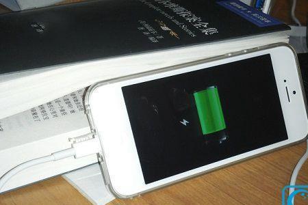苹果13充电完成怎么显示还在充电