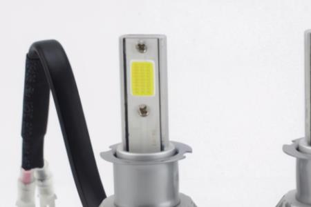 客厅卤素灯泡和led灯泡区别