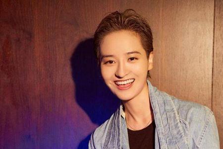 校园女大兵花椒扮演者