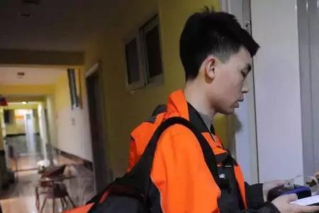 快递员几点上班取件