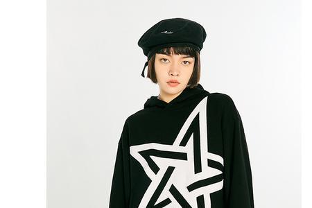 前面许多五角星卫衣是什么牌子