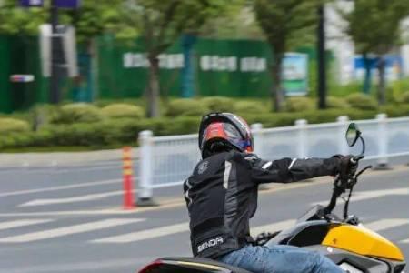 高金v1000和奔达700选哪个