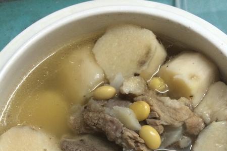 牛排黄豆骨煲汤的做法
