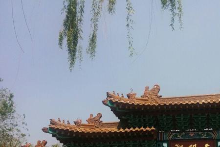 济南大明湖公园正门是哪个门