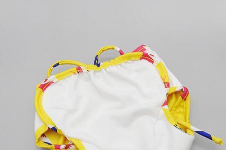 女生穿泳装为啥穿尿不湿