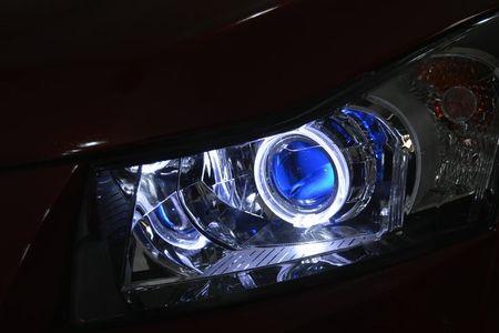 led大灯有蓝色切线怎么回事