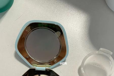 彩棠高光膏卡粉怎么办