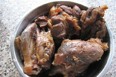 牛腱子煮完为什么会缩水